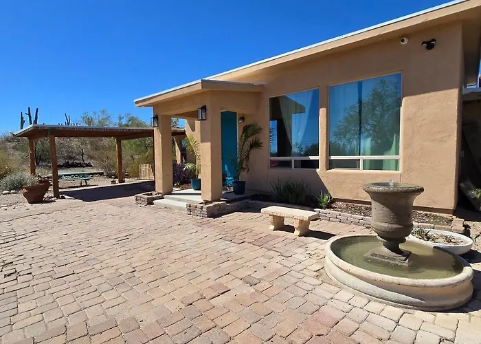 Holiday home 1-acre Spacious Desert Oasis Retreat Near Downtown *