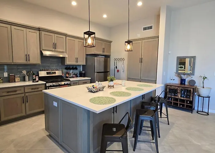 1-acre Spacious Desert Oasis Retreat Near Downtown Holiday home Tucson