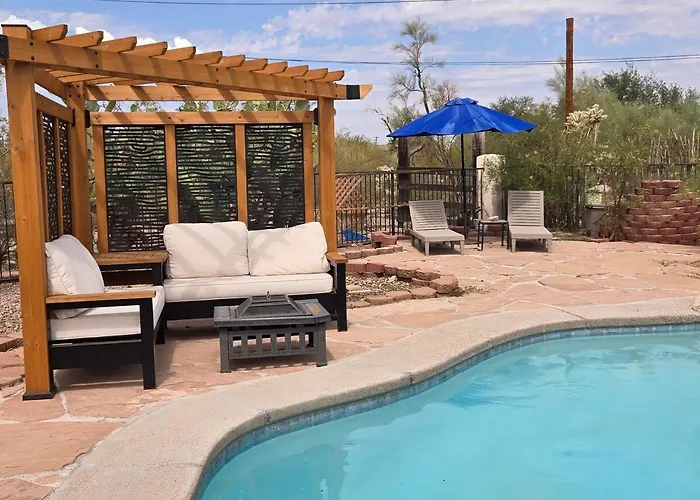 1-acre Spacious Desert Oasis Retreat Near Downtown Holiday home