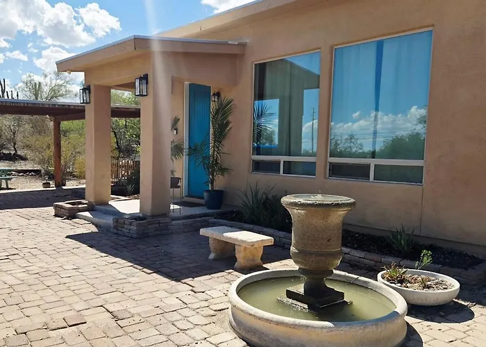 1-acre Spacious Desert Oasis Retreat Near Downtown Holiday home Tucson