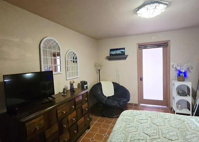 Holiday home 1-acre Spacious Desert Oasis Retreat Near Downtown Tucson