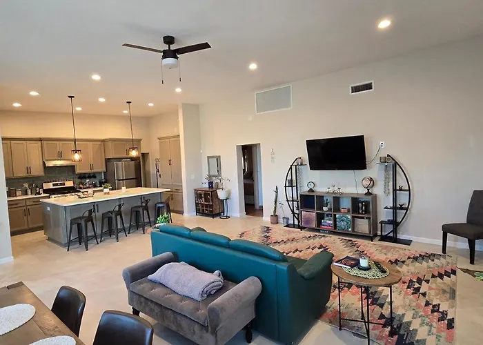 1-acre Spacious Desert Oasis Retreat Near Downtown Holiday home *
