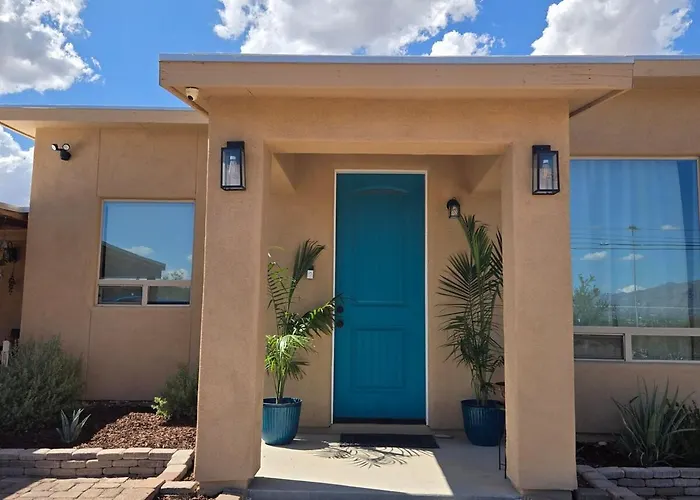 1-acre Spacious Desert Oasis Retreat Near Downtown Holiday home *