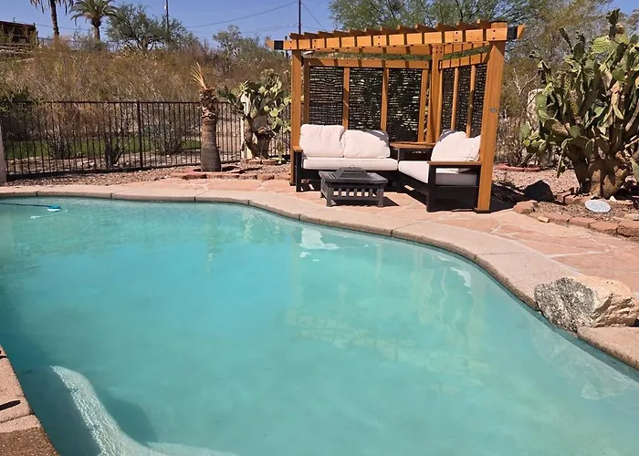 Holiday home 1-acre Spacious Desert Oasis Retreat Near Downtown