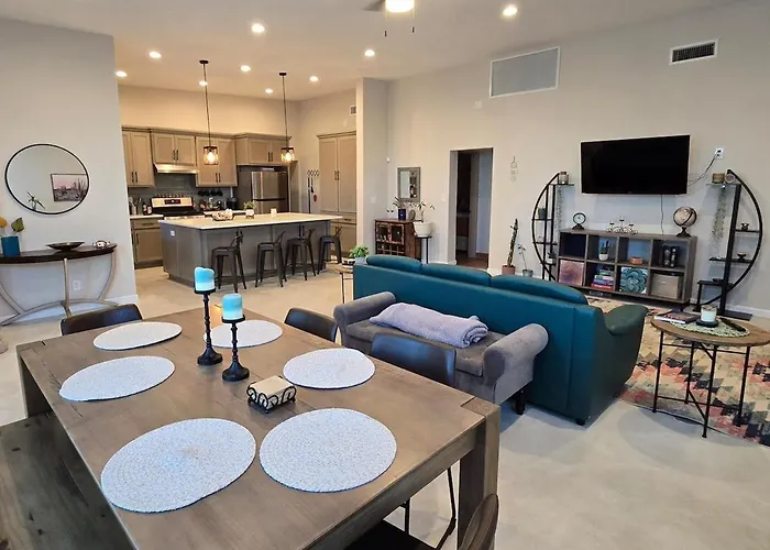 1-acre Spacious Desert Oasis Retreat Near Downtown Holiday home *
